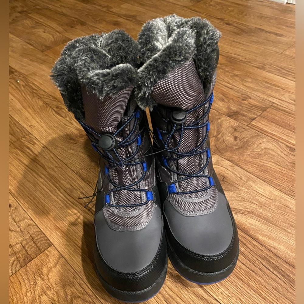Boys’ winter boots NWT